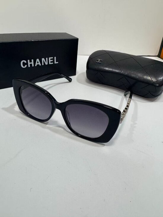 CHANEL  Women\'s Black Sunglasses